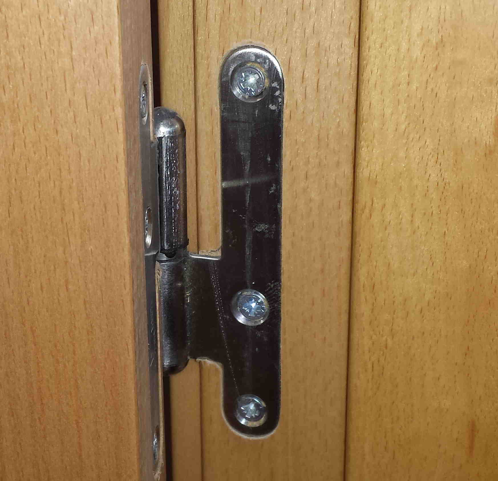 reparar bisagras puerta